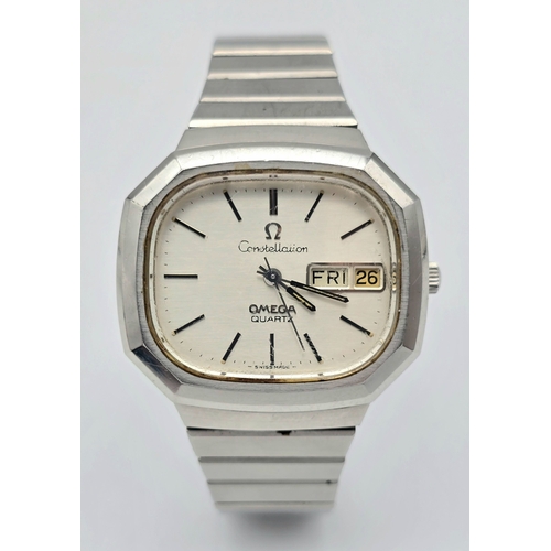 326 - A Vintage (1970s) Omega Constellation Quartz TV Shaped Gents Watch. Stainless steel bracelet and cas... 