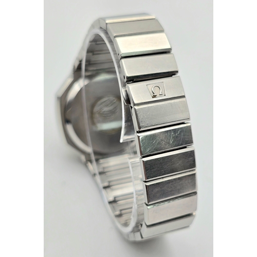 326 - A Vintage (1970s) Omega Constellation Quartz TV Shaped Gents Watch. Stainless steel bracelet and cas... 