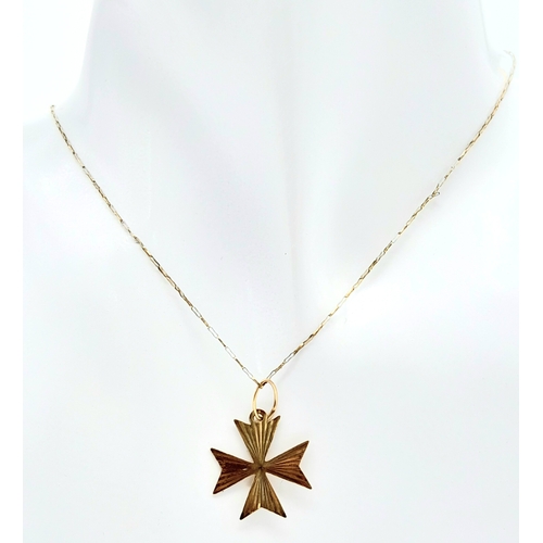 332 - 9 K yellow gold chain necklace with a Maltese cross pendant (12 x 12 mm), chain length: 51 cm, total... 