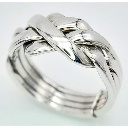 334 - A 9K WHITE GOLD PUZZLE RING. 5.4G. SIZE N.