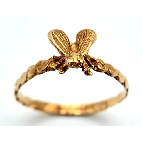 512 - A 18ct(tested as) Yellow Gold Bee Ring, size K, 1.4g weight

ref: SH1458I