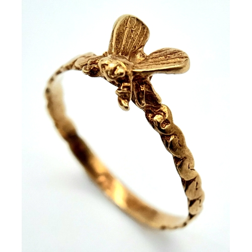 512 - A 18ct(tested as) Yellow Gold Bee Ring, size K, 1.4g weight

ref: SH1458I