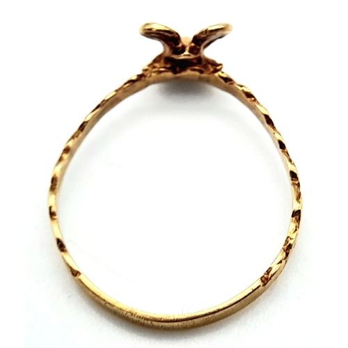 512 - A 18ct(tested as) Yellow Gold Bee Ring, size K, 1.4g weight

ref: SH1458I