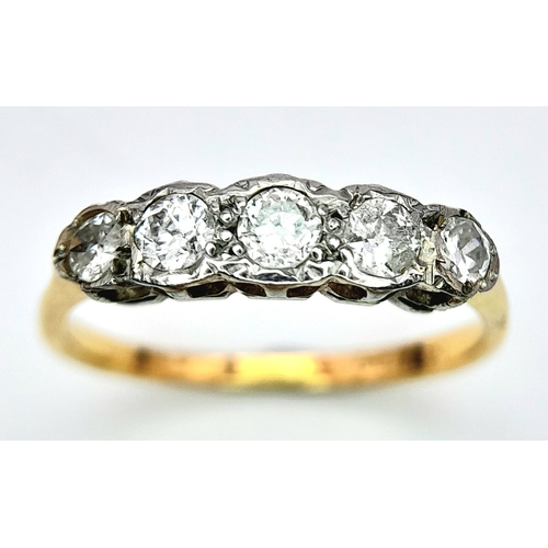 151 - AN 18K YELLOW GOLD AND PLATINUM VINTAGE DIAMOND 5 STONE RING. 0.40CT. 2.5G. SIZE N