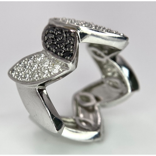 177 - AN 18K WHITE GOLD BLACK & WHITE DIAMOND SET RING. 0.80ctw, size N, 11.8g total weight.