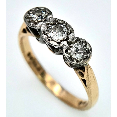 341 - A 9K YELLOW GOLD VINTAGE DIAMOND 3 STONE RING. 0.30CT. 3.1G. SIZE N.