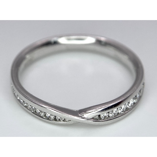 264 - AN 18K WHITE GOLD DIAMOND RING. 0.15CT. 2.7G. SIZE M.