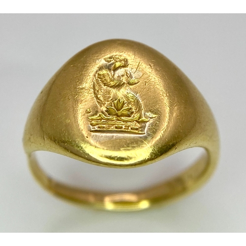 54 - AN 18K YELLOW GOLD VINTAGE SEAL ENGRAVED SIGNET RING. Size K, 7.8g total weight. Ref: SC 8060