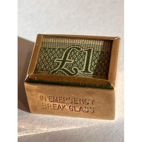 266 - Vintage 9 carat GOLD CHARM, consisting a £1 note inside a GOLD CASE. Full UK hallmark.2.85 grams.