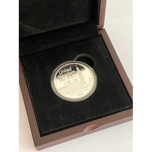 301 - 2016 SILVER ONE OUNCE BREXIT COIN. Minted in pure 99.9% SILVER. complete with the original quality c... 