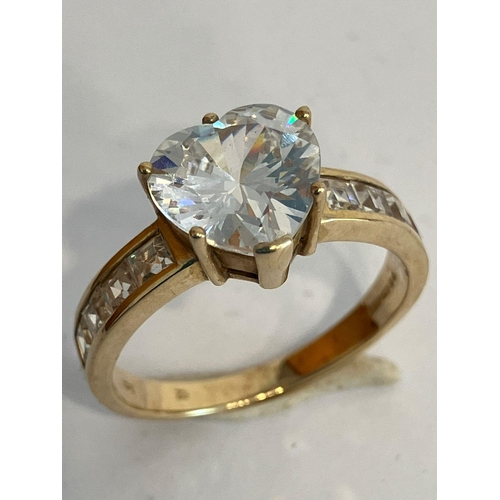 322 - Fabulous 9 carat GOLD RING a with light-catching Zirconia Gemstone SOLITAIRE mounted to top. Full UK... 