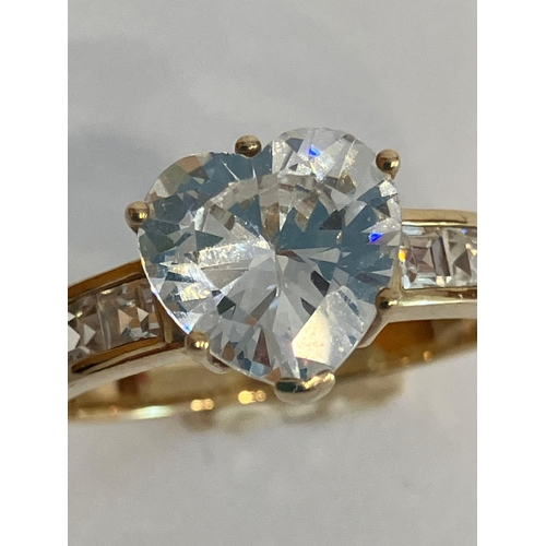 322 - Fabulous 9 carat GOLD RING a with light-catching Zirconia Gemstone SOLITAIRE mounted to top. Full UK... 