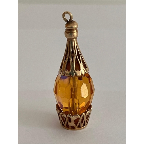 42 - 9 carat GOLD CHARM in the form of an Italian wine bottle. 5.3 grams.