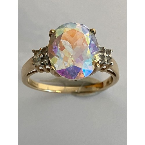 364 - 9 carat YELLOW GOLD and MAGIC TOPAZ RING. Having a large colour changing MAGIC TOPAZ mounted to top.... 