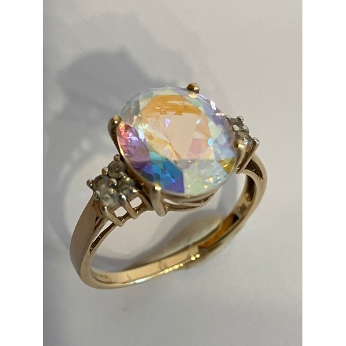 364 - 9 carat YELLOW GOLD and MAGIC TOPAZ RING. Having a large colour changing MAGIC TOPAZ mounted to top.... 