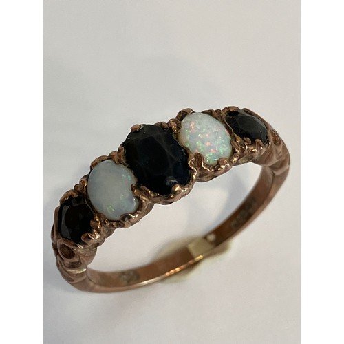 399 - Vintage 9 carat GOLD, OPAL and SPINEL RING . Full UK hallmark. Complete with jewellers ring box. 3.0... 