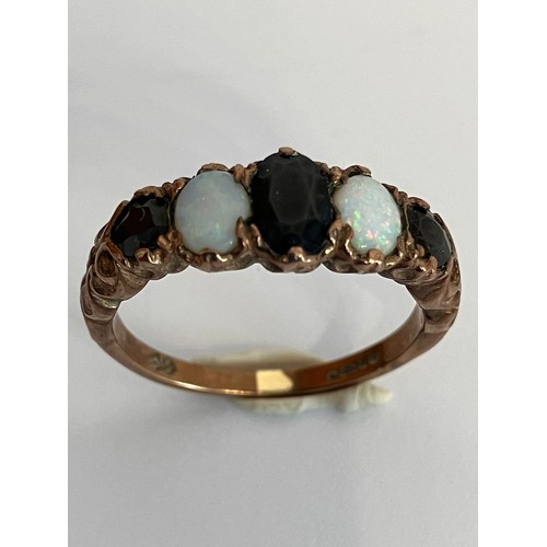 399 - Vintage 9 carat GOLD, OPAL and SPINEL RING . Full UK hallmark. Complete with jewellers ring box. 3.0... 