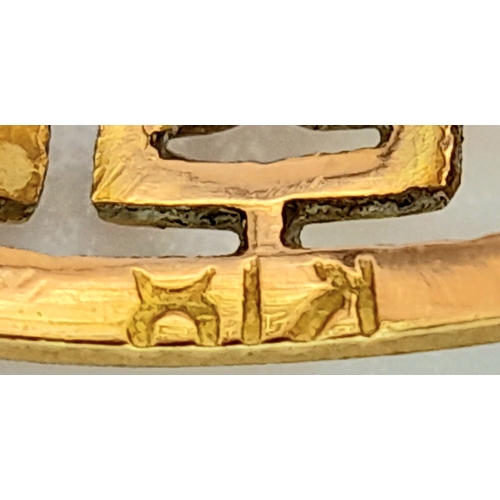 702 - A 9 K yellow gold ring with a pierced Greek key design, size: N, weight: 1.4 g.