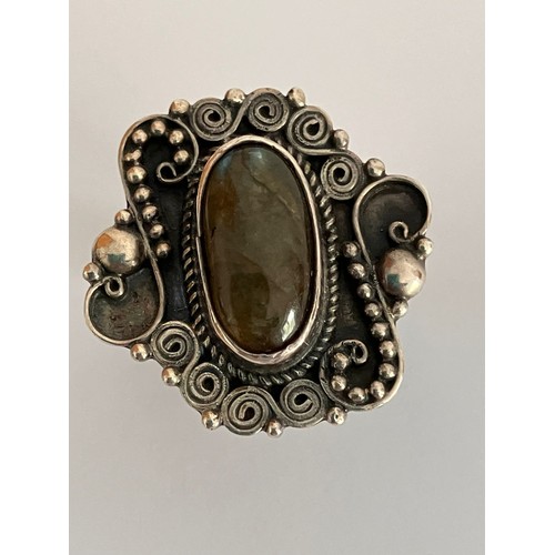 532 - Vintage SILVER and LABRADORITE RING. Consisting a polished Oval LABRADORITE set on a magnificent Orn... 