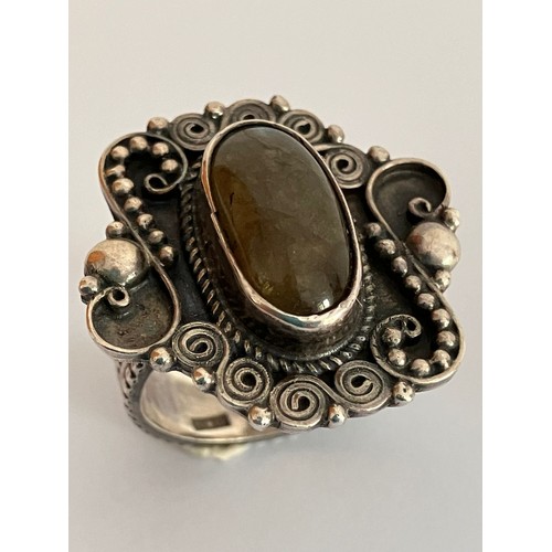 532 - Vintage SILVER and LABRADORITE RING. Consisting a polished Oval LABRADORITE set on a magnificent Orn... 