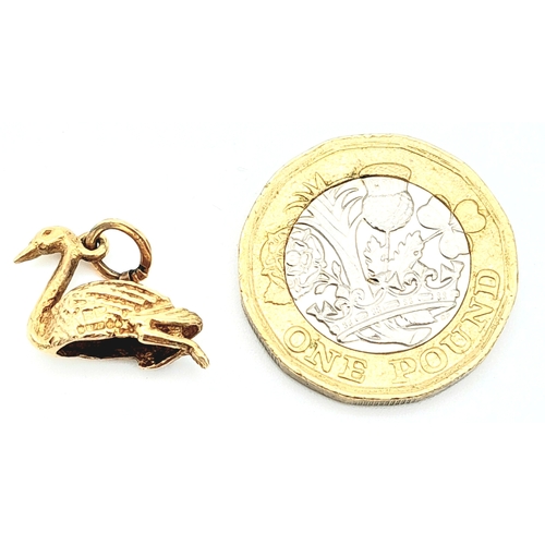 610 - A 9K YELLOW GOLD SWAN CHARM. 19cm x 1.4cm. 1.8g total weight. Ref: SC 8013