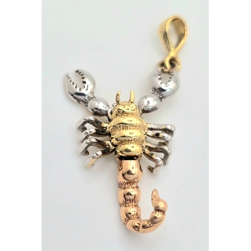 620 - A 14K 3 COLOUR ARTICULATED SCORPION CHARM.  3.5cm length, 3g total weight. Ref: SC 8050