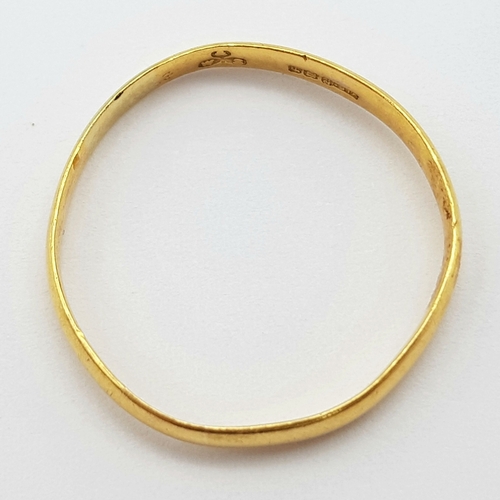 629 - A 22K GOLD BAND RING .  2.5gms   size W