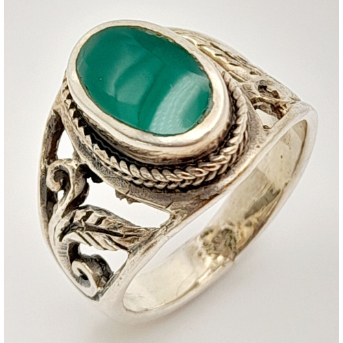 718 - A Vintage Sterling Silver Jadine (Chrysoprase) Set Leaf Design Mount Ring. Size L. The Ring is set w... 