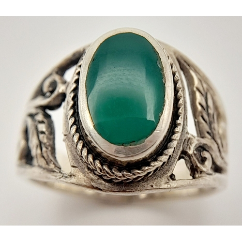 718 - A Vintage Sterling Silver Jadine (Chrysoprase) Set Leaf Design Mount Ring. Size L. The Ring is set w... 