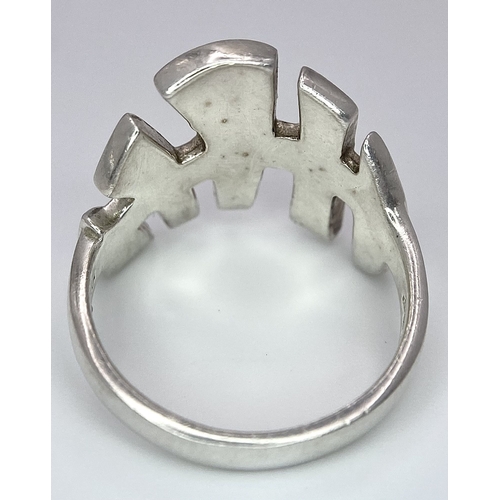 711 - A Vintage Sterling Silver, Art Deco Design Mother of Pearl Set Ring. Size P. The Crown Measures 1.5c... 