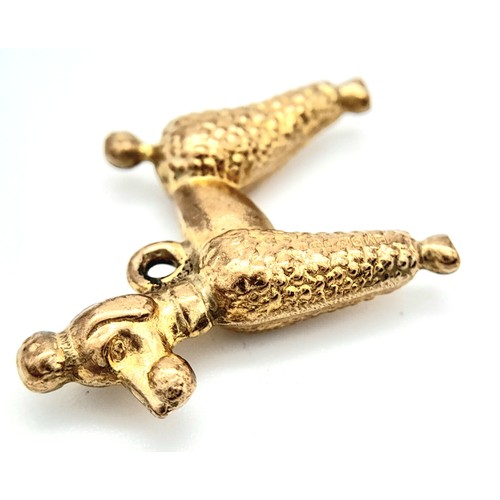 703 - A 9 K yellow gold charm  in the shape of a poodle dog. Dimensions: 24 x 18 x 5 mm, weight: 1 g.