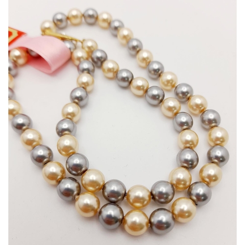 131 - A truly elegant, 14 K yellow gold plated, Mallorca pearl necklace, with alternating metallic grey an... 