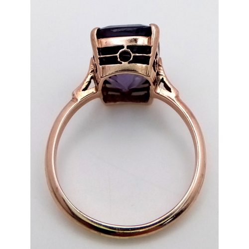 127 - An Intriguing 9K Rose Gold Blue/Purple Gemstone Colour Change Ring. Size O. 4.1g total weight.