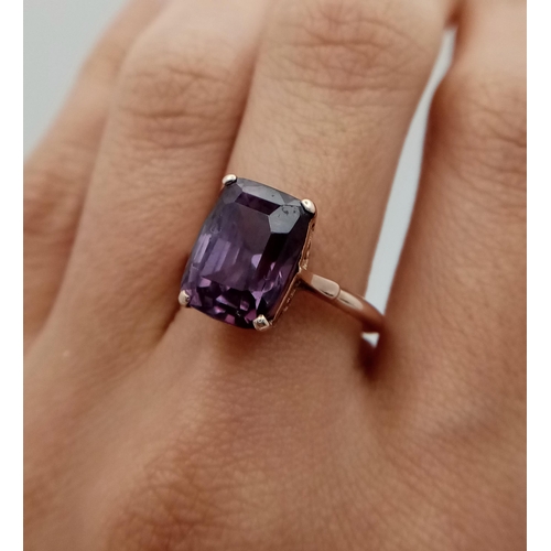 127 - An Intriguing 9K Rose Gold Blue/Purple Gemstone Colour Change Ring. Size O. 4.1g total weight.