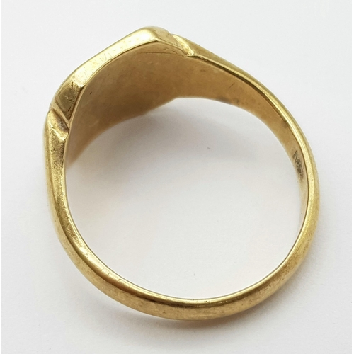 39 - A Vintage 9K Yellow Gold Gents Signet Ring. Size V. 7.8g