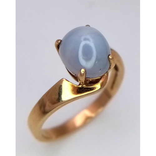 45 - A Gorgeous 9K Yellow Gold Moonstone Cabochon Crossover Ring. Size P. 3.5g total weight.