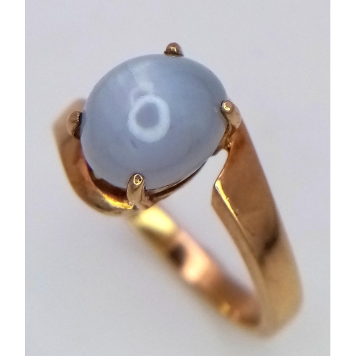 45 - A Gorgeous 9K Yellow Gold Moonstone Cabochon Crossover Ring. Size P. 3.5g total weight.