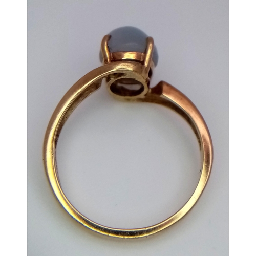 45 - A Gorgeous 9K Yellow Gold Moonstone Cabochon Crossover Ring. Size P. 3.5g total weight.