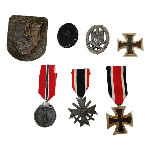 6 - WW2 German Wehrpass & Awards to Leutnant Alfons Macowiak who served with several Panzerjäger
(Tank H... 