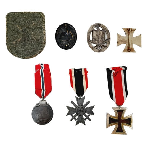 6 - WW2 German Wehrpass & Awards to Leutnant Alfons Macowiak who served with several Panzerjäger
(Tank H... 