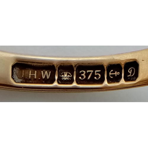 565 - A Vintage 9K Yellow Gold Signet Ring. Full UK hallmarks. Size N. 2g.