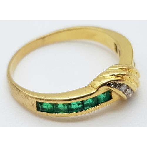 492 - AN 18K YELLOW GOLD DIAMOND & EMERALD RING. Size J, 2.3g total weight. Ref: SC 9052