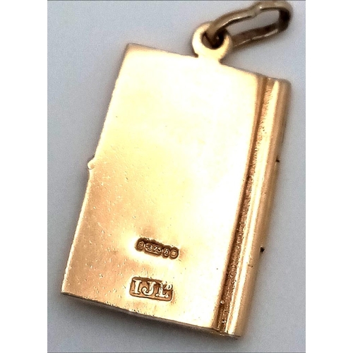 513 - A 9K YELLOW GOLD DRIVING LICENCE CHARM, WHICH OPENS UP. 3cm length, 4.7g weight. Ref: SC 9057