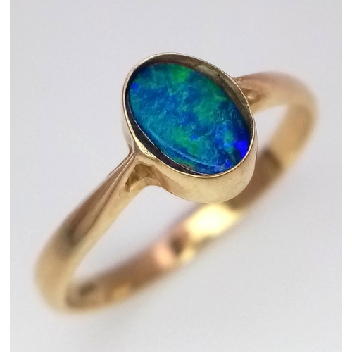 534 - A 14K (TESTED) YELLOW GOLD DOUBLET OPAL RING. Size K, 1.4g total weight. Ref: SC 9033