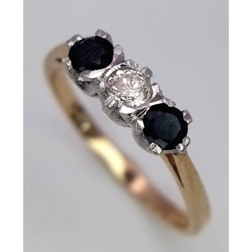 543 - A 9K YELLOW GOLD DIAMOND & SAPPHIRE 3 STONE RING 2.1G SIZE P/Q 0.10CT DIAMOND & 0.20CT TOTAL SAPPHIR... 