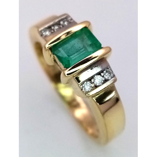 59 - AN 18K (TESTED) YELLOW GOLD DIAMOND & EMERALD RING. Size N, 5.8g total weight. Ref: SC 9044