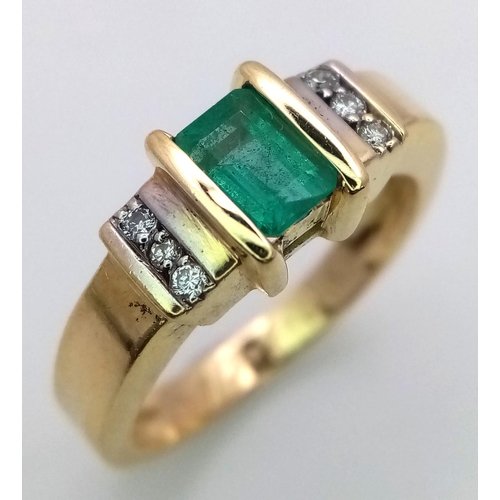 59 - AN 18K (TESTED) YELLOW GOLD DIAMOND & EMERALD RING. Size N, 5.8g total weight. Ref: SC 9044