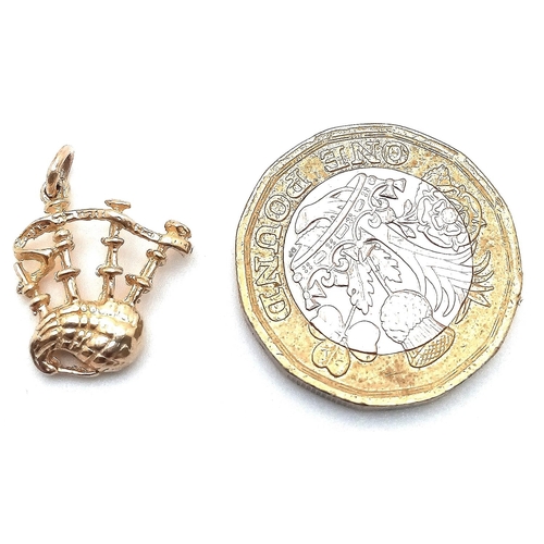 592 - A 9K YELLOW GOLD BAGPIPES CHARM. 2cm length, 1.7g weight. Ref: SC 9059