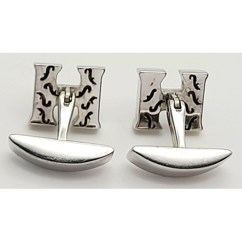 89 - A 18K WHITE GOLD HIRSH CUFFLINKS 11.5G

SC 9061