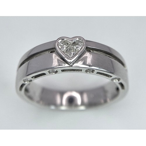 135 - A 18K WHITE GOLD DIAMOND RING, DIAMONDS SET IN HEART SHAPE CENTRE AND DIAMONDS SET ON TWO SIDE 4.9G ... 